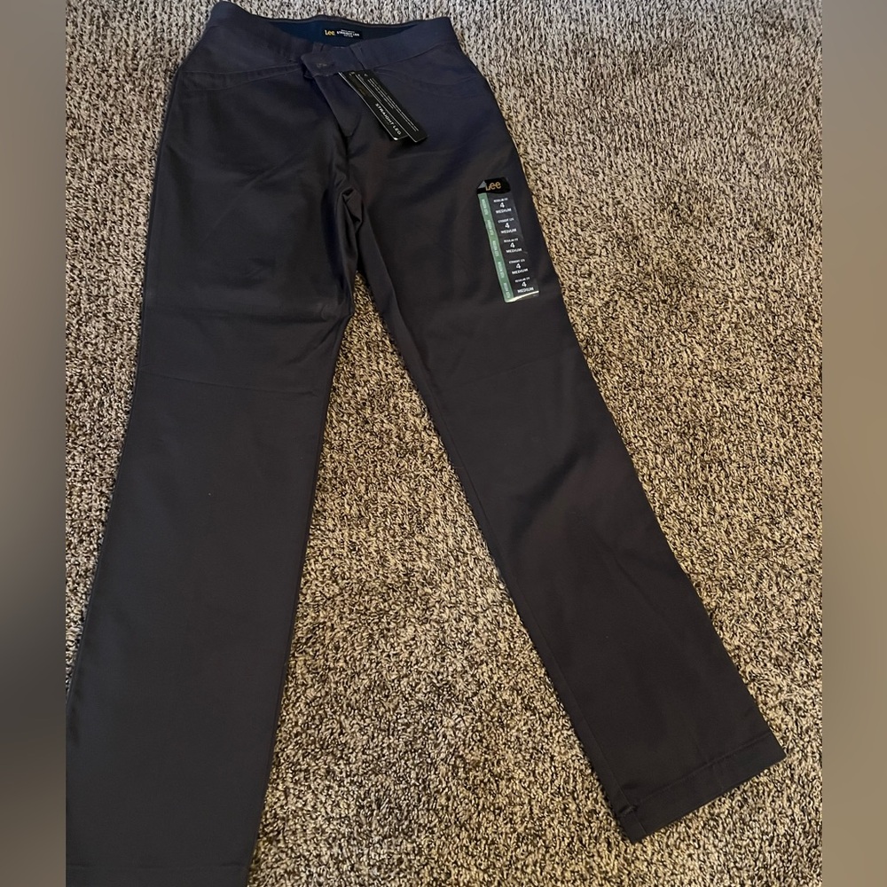 New LEE Regular fit Straight leg mid rise ladies jeans size 4